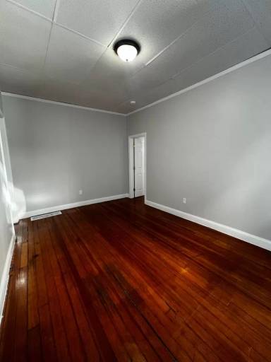 Main picture of 549 N Main St