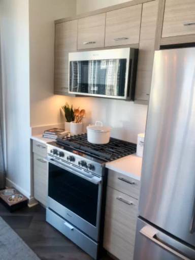 Main picture of 288 N Canal St