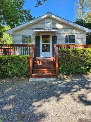 Main picture of 21 Mystic Ln