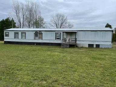Main picture of 395 Pigeon Rd