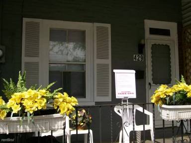 Main picture of 445 New Elm St