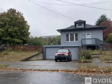 Main picture of 5525 NE Flanders St