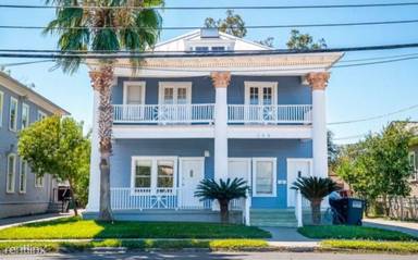 Main picture of 208 E Arsenal