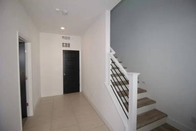 Main picture of 2737 E Tamarind Dr