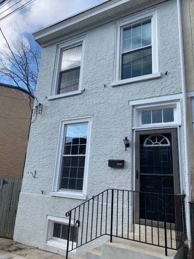Main picture of 209 W Lafayette St