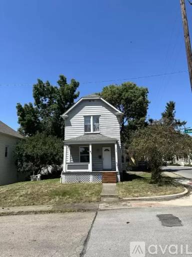 Main picture of 102 W Blake Ave