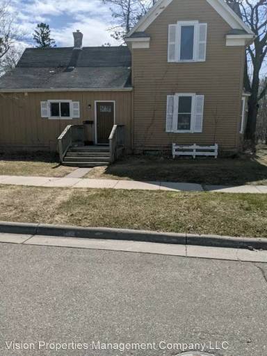 Main picture of 922 Dewey Ave NE