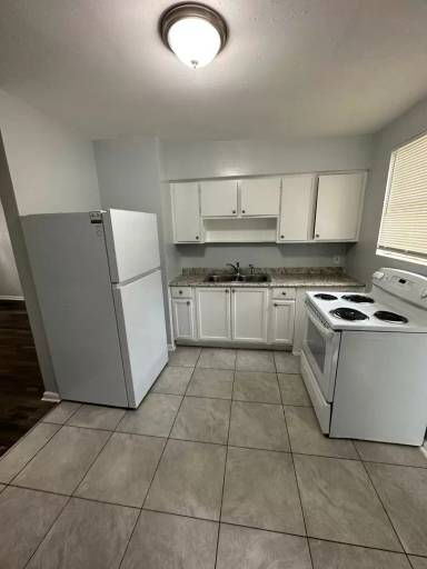 Main picture of 2031 W 9th St