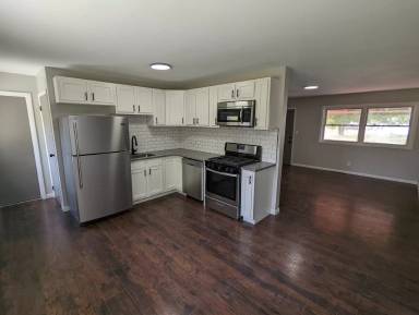 Main picture of 3660 Shoreline Dr