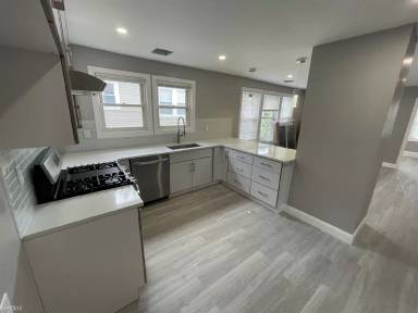 Main picture of 100-162 Nonantum St