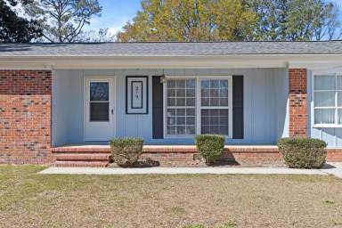 Main picture of 219 Edgewood Dr