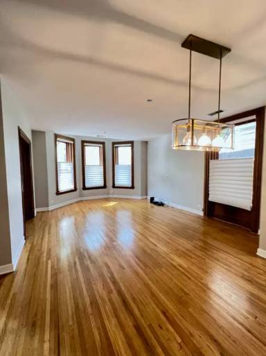 Main picture of Commodore Condominium