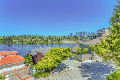 Main picture of 9214 SE Shoreland Dr