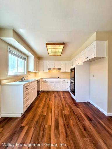 Main picture of 572 Jesse James Dr