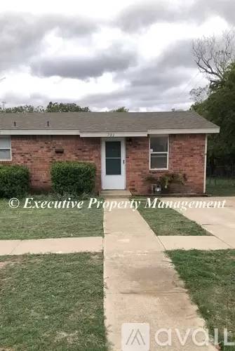 Main picture of 703 N Main St