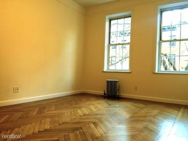 Main picture of 117 W 13th St