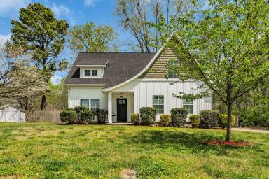 Main picture of 399 Fantasy Ln