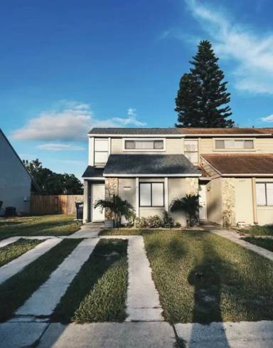 Main picture of 2709 Hunt Club Ln
