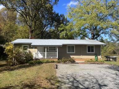 Main picture of 676 Poplar Ln