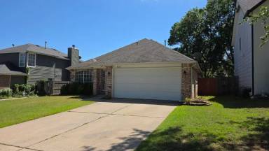 Main picture of 9028 E 99th St
