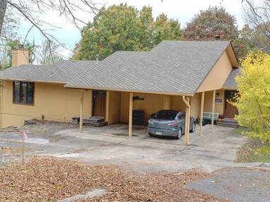 Main picture of 931 N Oak Dr