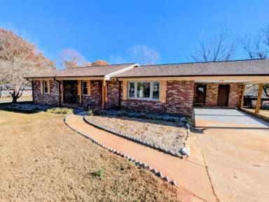 Main picture of 201 Acorn Dr
