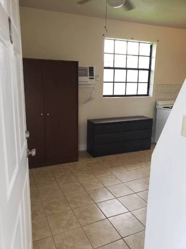 Main picture of 160 NE 75th St