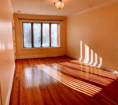Main picture of 832 W 34th Pl