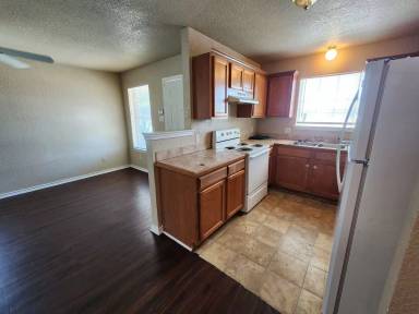 Main picture of 1431 E Robert St