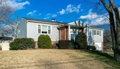 Main picture of 25 Clemson Rd