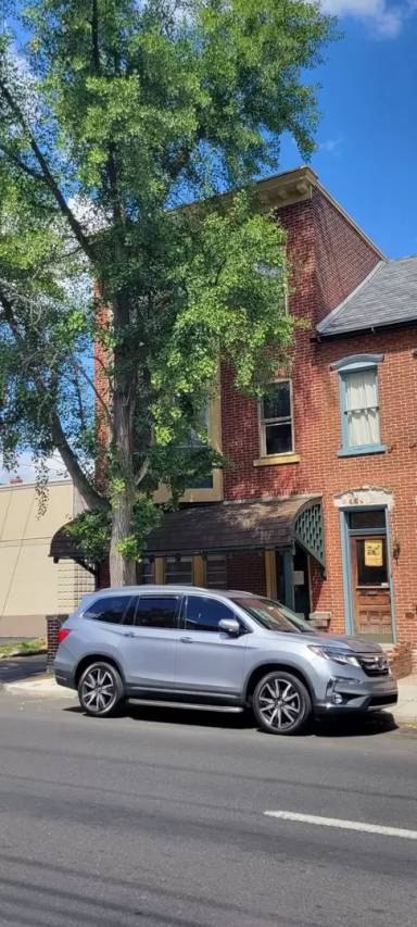 Main picture of 1037 W Turner St