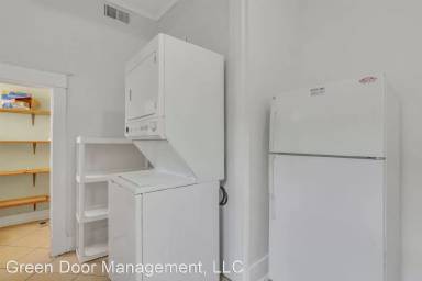 Main picture of 1120 E 31st St