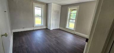 Main picture of 258 W 3rd St