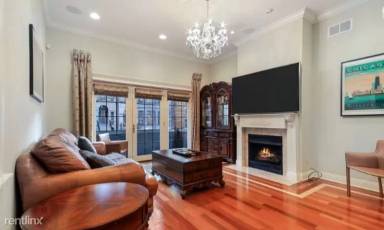 Main picture of 904 W Fletcher St