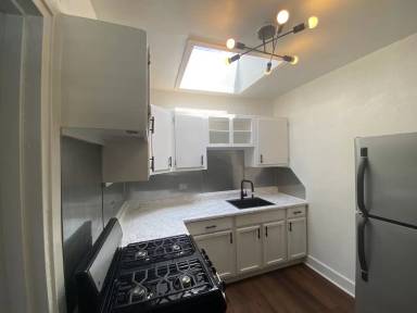 Main picture of 914 1st Ave
