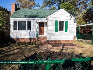 Main picture of 2525 N View Ave