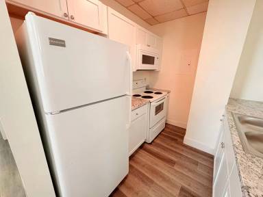 Main picture of 252 W College Ave