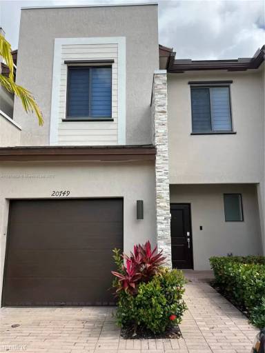 Main picture of 20749 NE 2nd Ct