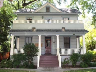 Main picture of 369 E 4th St