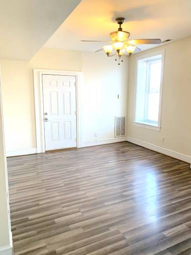 Main picture of 100 N Saratoga St