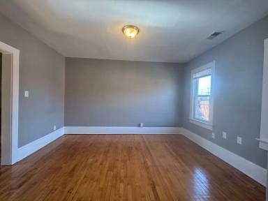 Main picture of 1304 W 64th St