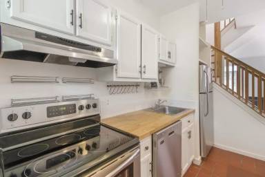 Main picture of 246 Warren St NE