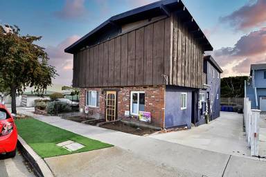 Main picture of 864 Manhattan Beach Blvd