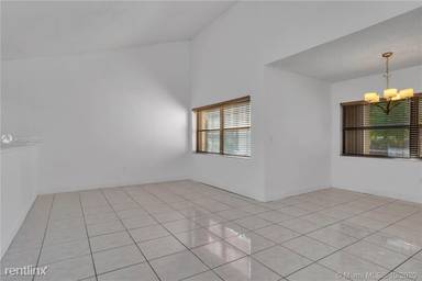 Main picture of 685 W Park Dr