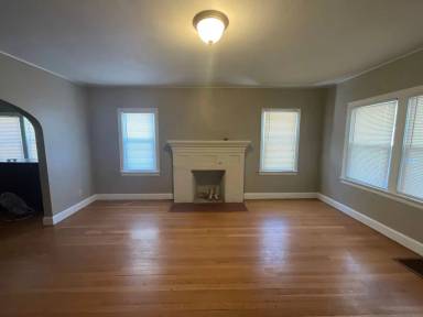 Main picture of 946 E Delmar St