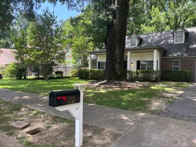 Main picture of 2541 Surrey Wood Dr