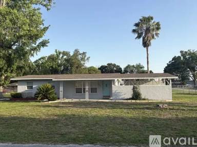 Main picture of 900 NE 44th St