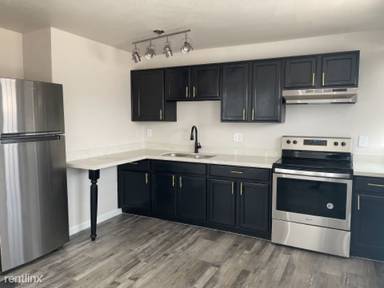 Main picture of 925 E McKinley St Apartments