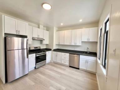 Main picture of 48 Moulton St