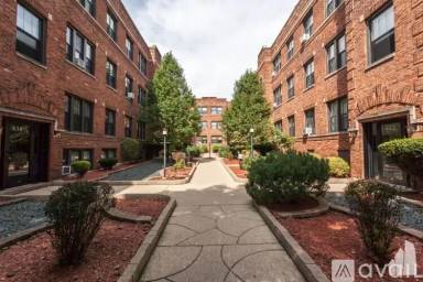 Main picture of 620-30 W Cornelia Ave